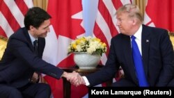 Președintele american Donald Trump și premierul canadian Justin Trudeau la summitul NATO de la Londra, 3 decembrie 2019. 