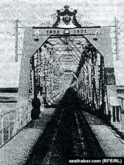 Архивное фото старого моста