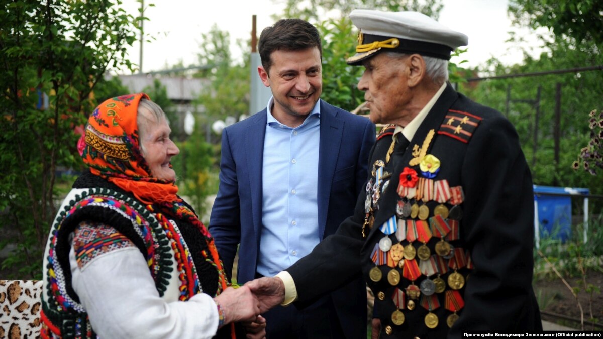 У День пам’яті і примирення Зеленський зустрівся зі зв’язковою УПА і ветераном Сталінградської битви
