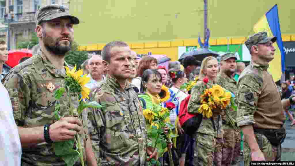 &laquo;Это шествие &ndash; знак глубокого уважения к врачам, волонтерам, родителям бойцов, к тем воинам, вернувшимся несокрушимыми. Это знак того, что мы непокоренные. Мы есть! Мы живы!&raquo; &ndash; заявили корреспонденту Крым.Реалии организаторы мероприятия.