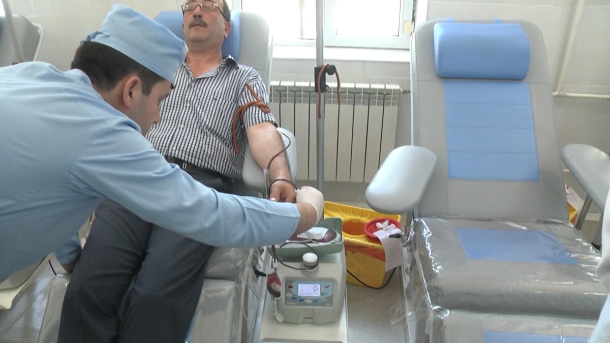 Отец федора решил сдать кровь. Станция переливания крови Каменск-Уральский. Кушетка донора станция переливания крови.