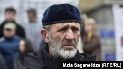 Малхаз Мачаликашвили из Панкиси пытается доказать, что власти Грузии нарушили права его сына