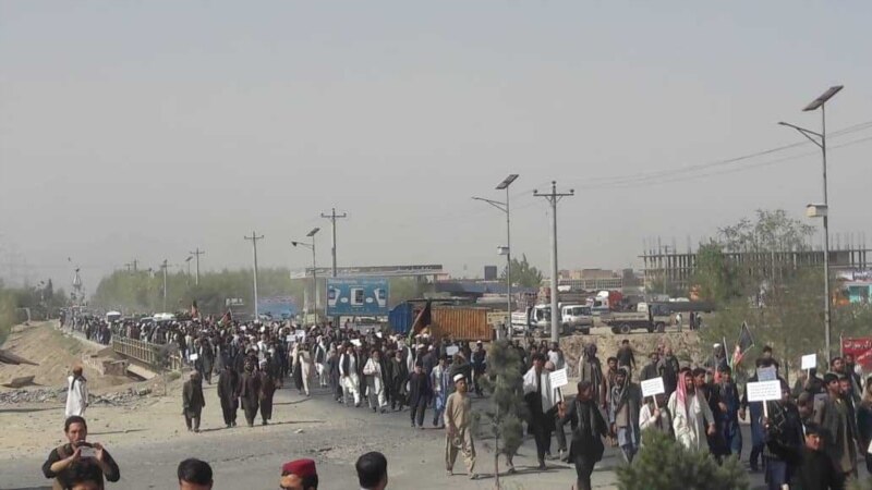 صدها باشندۀ میدان وردگ شاهراه کابل-کندهار را مسدود ساختند