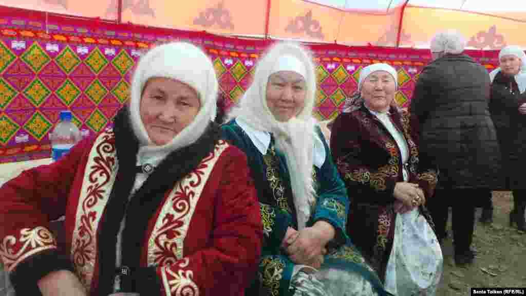 Сол тұста Маңғыстау аймағын мекен еткен халықтың бала-шағасы, қариялары қауіпсіз жерге жасырынып, басқалары жауға қарсы шабуылға шыққан. 