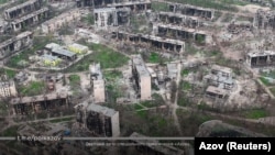 Разрушенные здания в Мариуполе в результате масштабного вторжения России в Украину. Скриншот с видео, обнародованного полком «Азов» 24 апреля 2022 года