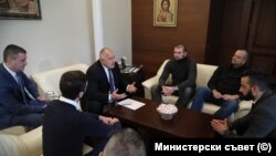 Бойко Борисов разговаря с феновете на ФК Левски