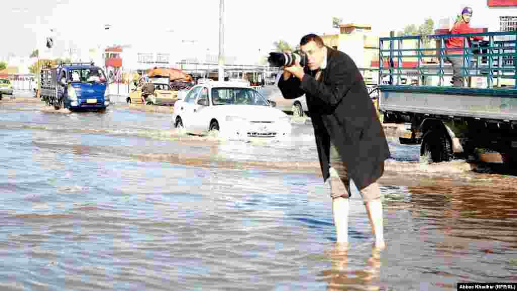 Fotograf na radnom zadatku, Bagdad, 3. januar 2013.