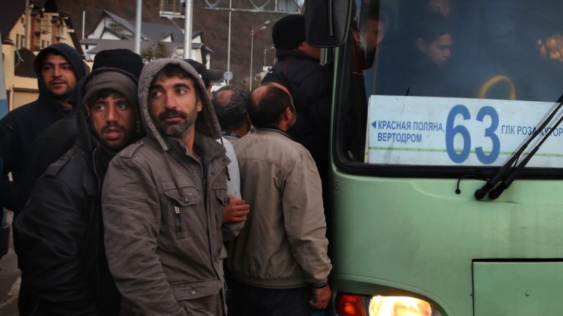 Полиция в Сочи задержала 400 трудовых мигрантов. Нарушения нашли лишь у 14 из них