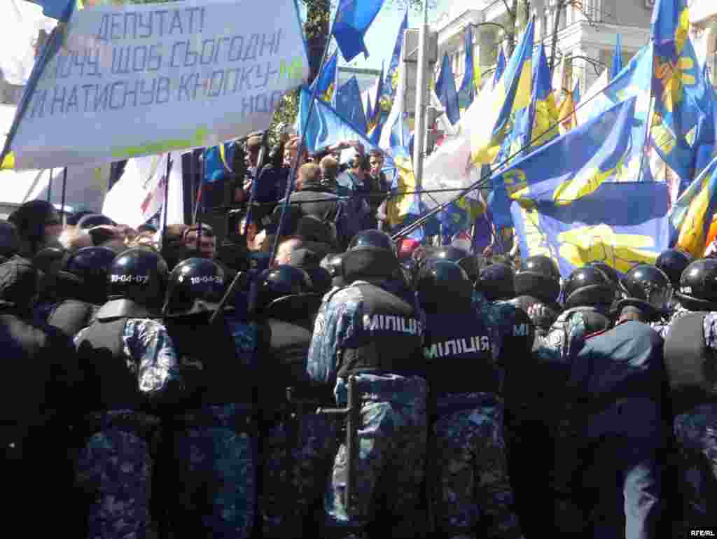 Ukraine - protests near The Parliament building in Kyiv, 27Apr2010