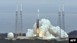 Один из запусков ракеты-носителя Atlas с космодрома на мысе Канаверал. 