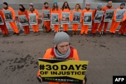 Акция с требованием освобождения задержанных на "Арктик Санрайз". Москва, 18 октября 2013 года