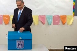 Голосует нынешний премьер Израиля Биньямин Нетаньяху
