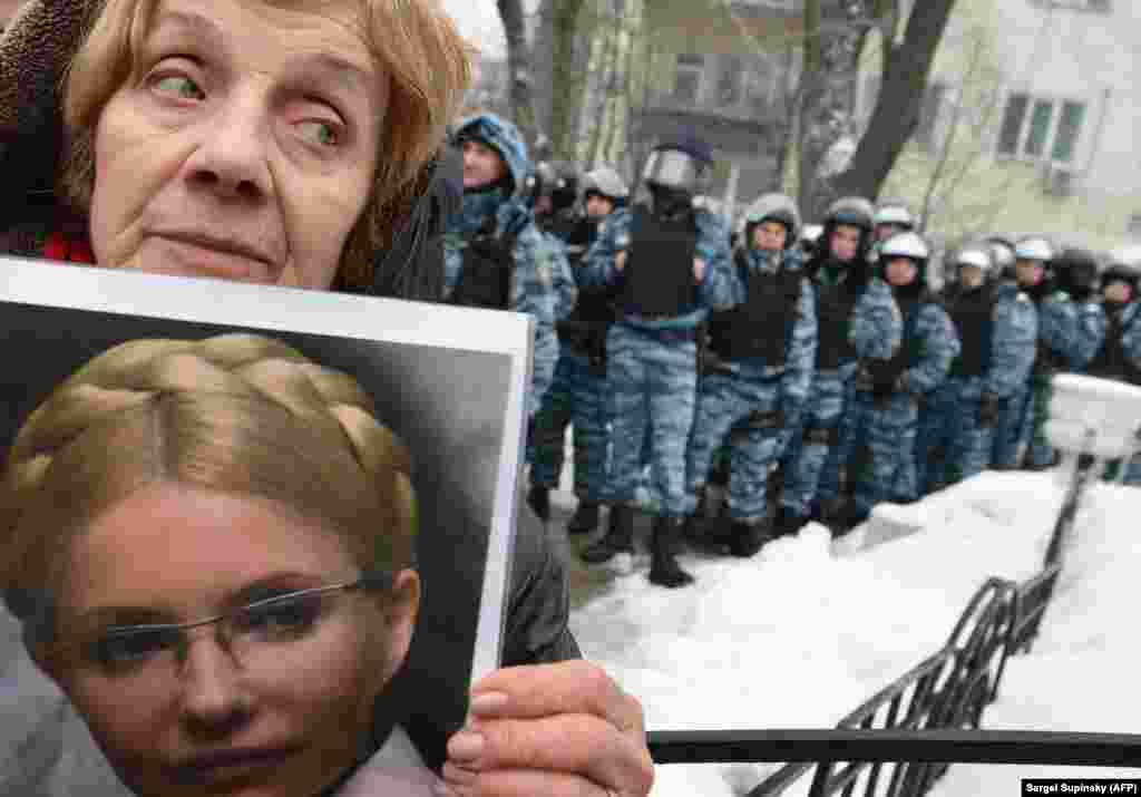 A woman holds a picture of jailed former Prime Minister Yulia Tymoshenko at a protest in front of the president&#39;s office in Kyiv, Ukraine, on January 21.