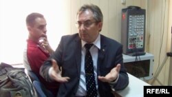 Branko Todorović, predsjednik Helsinškog komiteta za ljudska prava u BiH, vjeruje da povećavanje broja vojnika EUFOR-a pokazuje da se neće dozvoliti izbijanje nasilja u zemlji.