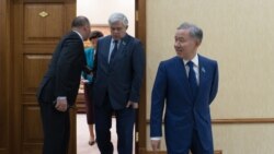 Председатель мажилиса парламента Казахстана Нурлан Нигматулин (справа).