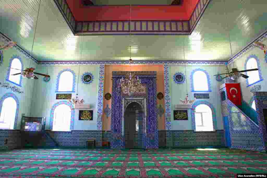 Внутренний вид мечети.
