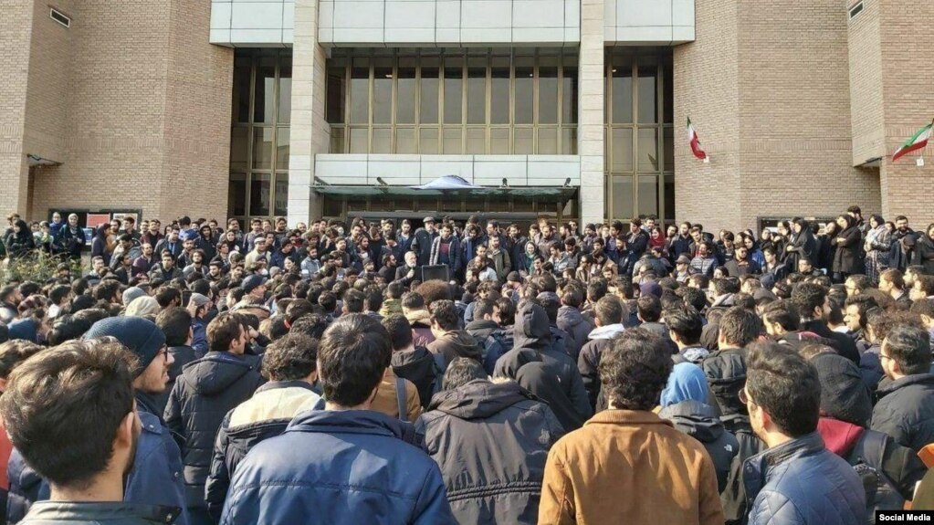 دانشگاه صنعتی شریف، تصویر اعتراضات امروز، ۲۳ دی در شبکه‌های اجتماعی