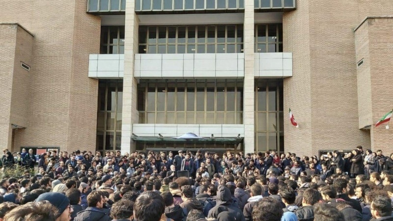 Tri dana protesta u Iranu