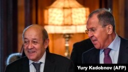 French Foreign Minister Jean-Yves Le Drian (left) speaks with Russian counterpart Sergei Lavrov during their meeting in Moscow on February 27.