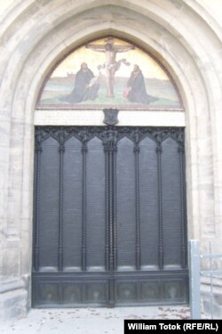 Poarta bisericii din Wittenberg, unde Luther şi-a afişat tezele