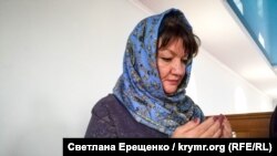 Гульнара Бекирова на молебне за освобождение Эдема Бекирова