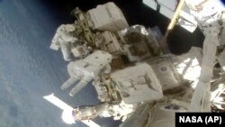 ایستگاه فضایی بین‌المللی؛ نیک هاگ در این تصویر، در حال حاضر هم در ایستگاه حضور دارد.
