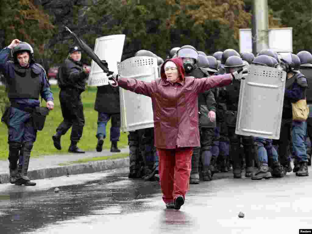 Протесты в Бишкеке, 7 апреля 2010 года.