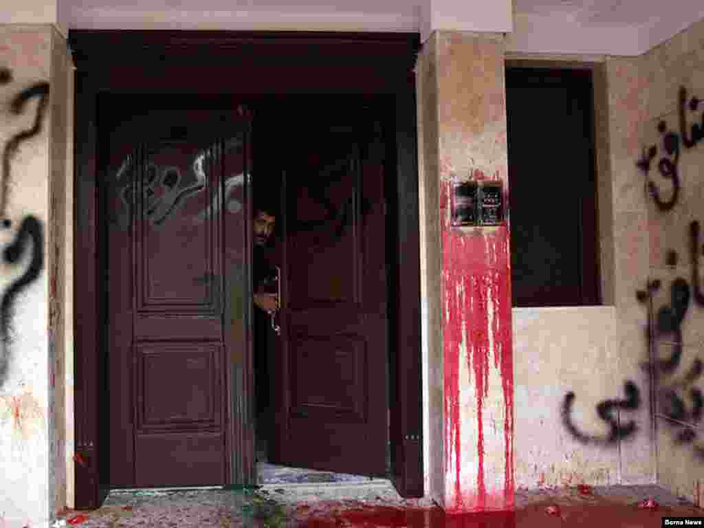 Iran -- Sprayed entry of the building where former parliament speaker and head of reformist Etemad Melli party Mehdi Karubi lives, Tehran, 14Mar2010 - Iran -- Sprayed entry of the building where former parliament speaker and head of reformist Etemad Melli party Mehdi Karubi lives, Tehran, 14Mar2010