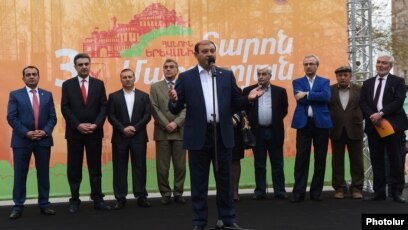 Armenia - Yerevan Mayor Taron Markarian speaks at an election campaign rally in Erebuni district, 21Apr2017.