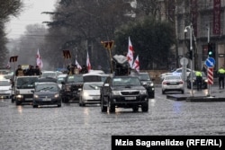 მართლმადიდებელმა სასულიერო პირებმა თბილისის ქუჩები აკურთხეს. სამების საკათედრო ტაძარში მღვდლებმა ლოცვები წაიკითხეს და რესპუბლიკის მოედნისკენ დაიძრნენ. მათ ავტომობილებიდან ქალაქის სხვადასხვა ქუჩებს ნაკურთხი წყალი ასხურეს. ეკლესია ამ ფორმით უფალს დახმარებას სთხოვს, რათა "მსოფლიოში გავრცელებული სენისგან ქვეყანა და ხალხი დაიცვას".