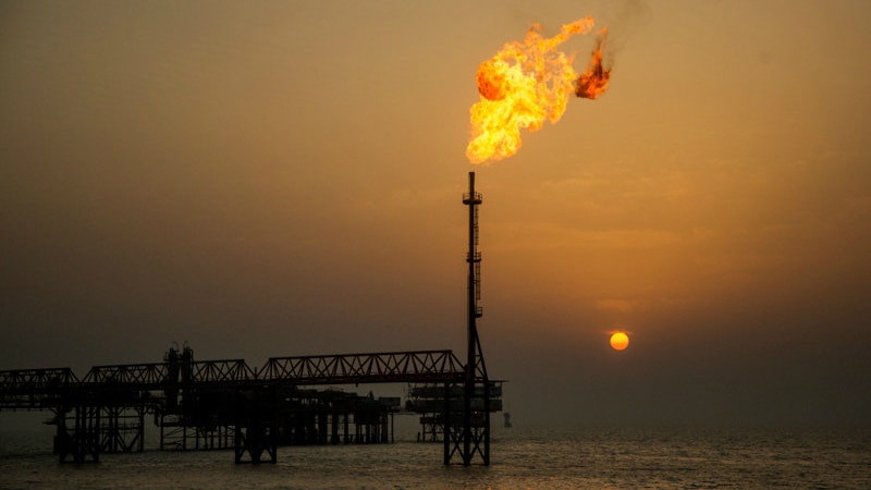 بلومبرگ: موافقت اولیه آمریکا برای معافیت هند و کره جنوبی از تحریم نفتی ایران