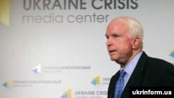 Джон Маккейн під час відвідин України у вересні 2014 року