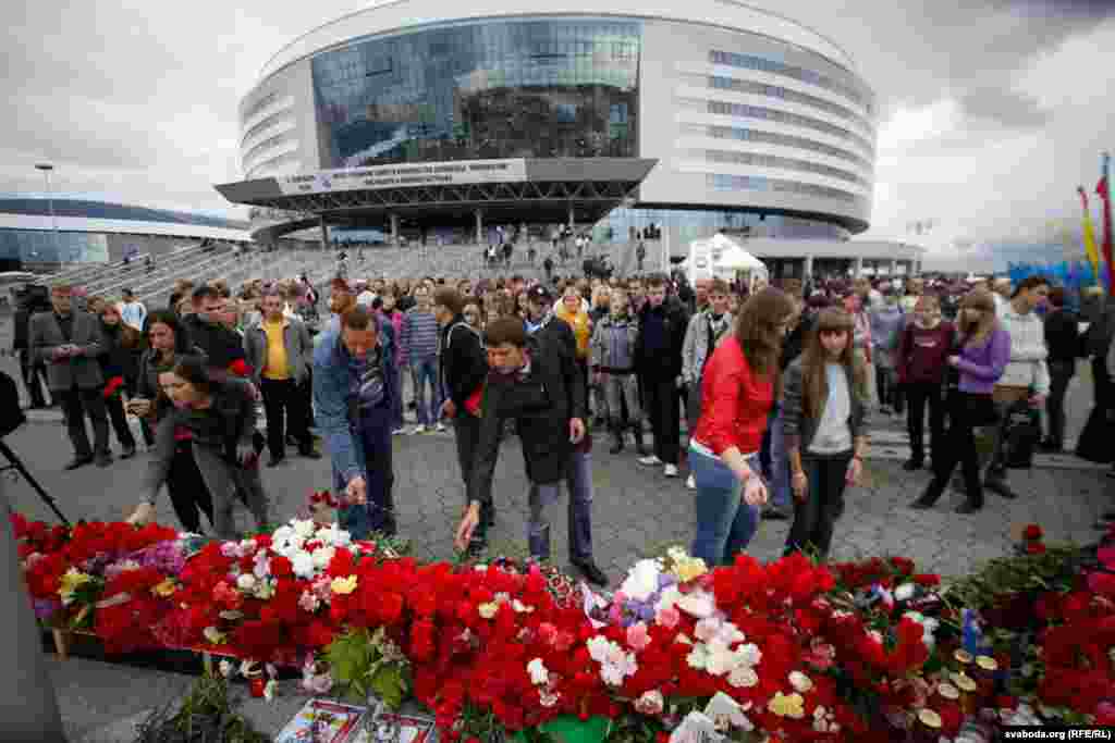 Two Belarusians were also among the dead. Many hockey fans turned up at the Minsk-Arena Complex to pay their respects. 