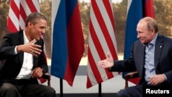 باراک اوباما (چپ) و همتای روسیش اندکی پس از دیدار و گفت‌وگو در حاشیه نشست سران هشت کشور صنعتی جهان