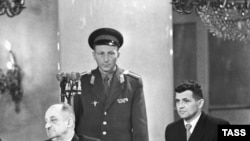 Američki pilot Francis Gary Powers (desno) prisustvuje otvorenoj sjednici Vojnog odbora Vrhovnog suda SAD-a u Moskvi 19. avgusta 1960. godine.