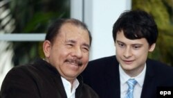 Predsednik Nikaragve Danijel Ortega (levo)