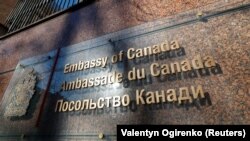 «Посол повертається, посольство знову буде відкрите», повідомив голова канадського уряду