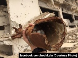 Маалула, остатки снаряда и разрушенный дом