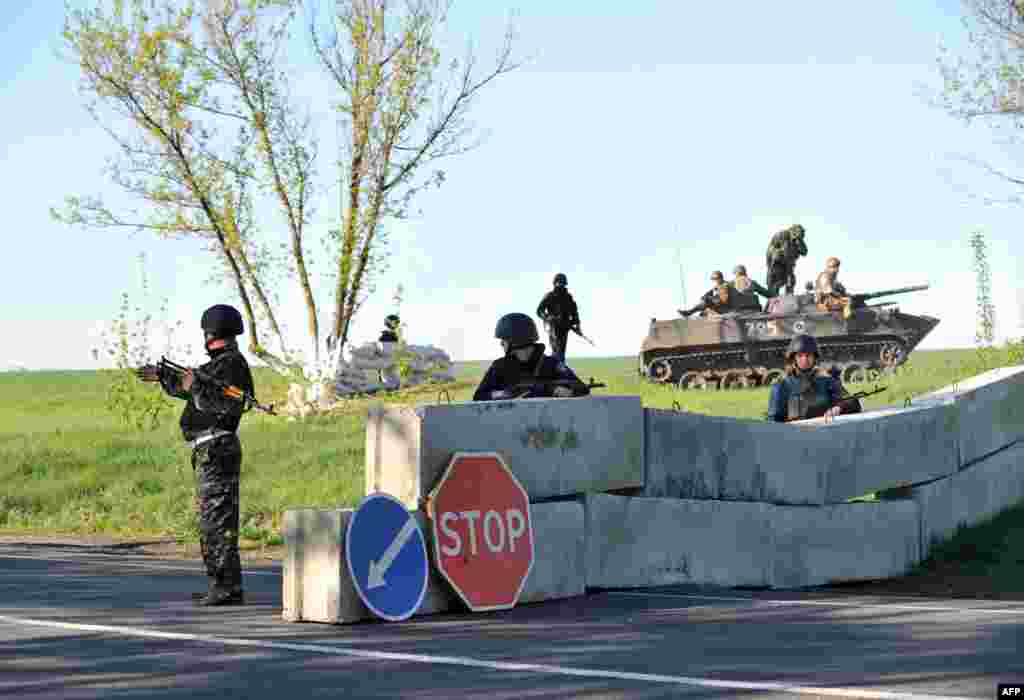 Украинские силовики во время антитеррористической операции. Блокирование Славянска.