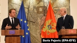 Подгорица-Еврокомесарот за проширување Оливер Вархеји и премиерот Душко Марковиќ, 07.02.2020