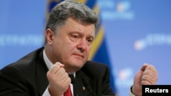 Украина президенті Петр Порошенко баспасөз мәслихатын өткізіп отыр. Киев, 25 қыркүйек 2014 жыл. 