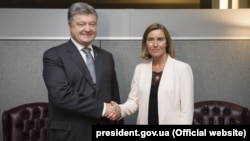 Petro Poroşenko ve Federika Mogerini