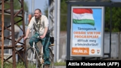 EP-kampány Magyarországon, a Fidesz választási plakátja Csornán, 2019. április 25-én.