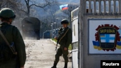Российские военные на базе в Перевальном– еще недавно украинской