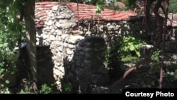 Делови од родната куќа на македонскиот револуционер Ѓорче Петров во прилепската населба Варош