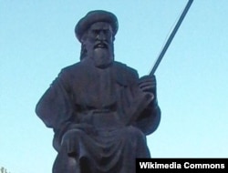 Oğuz mənşəlli xalqların ortaq dastanı Dədə Qorqud dastanlarının sürətlərindən Dədə Qorqudun Azərbaycanda heykəli.