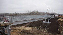 Отремонтированный пролет моста в Станице Луганской