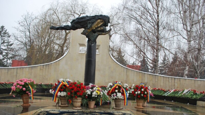 Liderii Moldovei au depus flori la Complexul Memorial „Eternitate” de la Chișinău