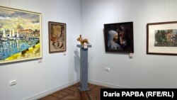 На выставке в ЦВЗ Сухума представлено 80 работ, созданных художниками ХХ и ХХI веков в самых разных форматах и техниках