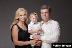 Олександр Вілкул разом з дружиною Оленою та донькою Марією у 2008 році